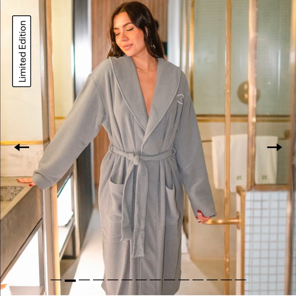 NWT Reebok Cardi B Robe - Picture 5 of 7